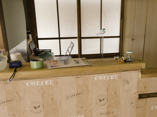 店舗時代のおしゃれなカウンターがそのまま残っています。