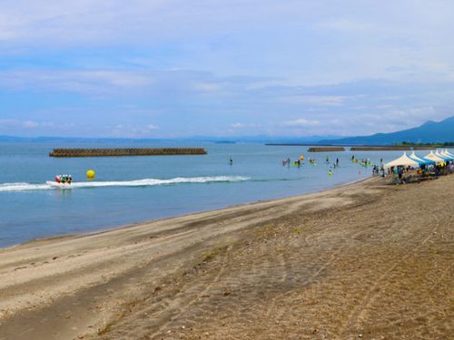 道の駅たるみずはまびらの海岸で行われたシーカヤック大会