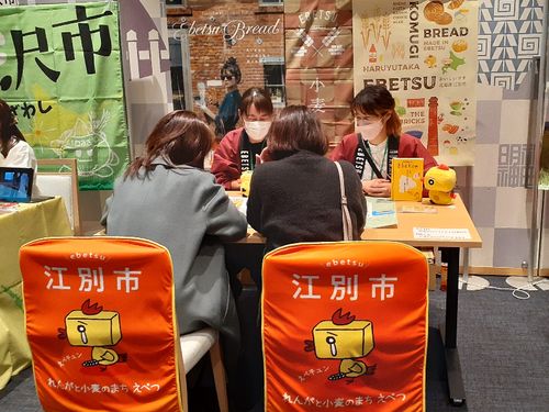 イベントに出展したり、自分でイベントを企画することもあります。