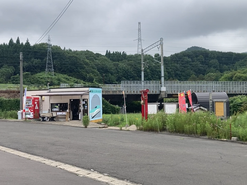 お母さんに寄り添い、広場に「にぎわい」を