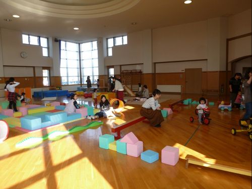 ”親子あそびの広場”でみんなで遊ぼう♬