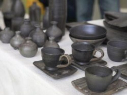 独特の黒さが特徴の珠洲焼