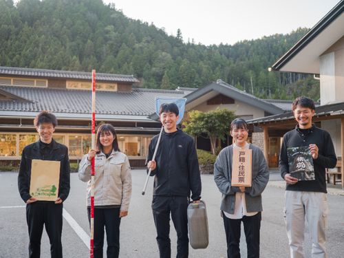 小さな村の公務員の働き方も大きい都市とは異なります！