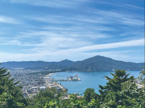 海と山に囲まれた港町