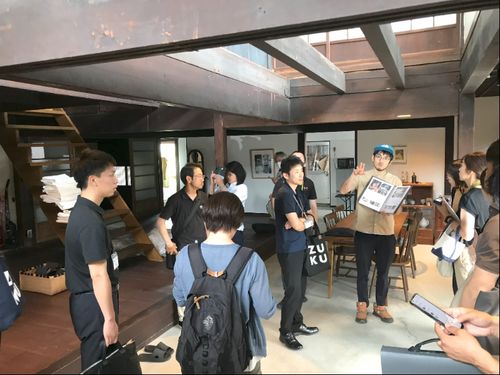 根羽村視察の様子（古民家訪問）