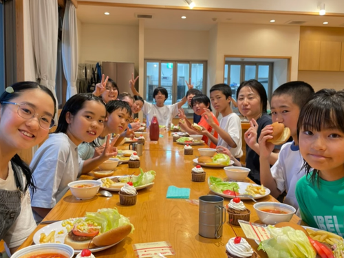 施設内での食事の様子