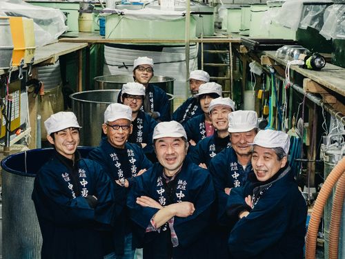 中勇酒造店の皆さん「まずは気軽に見学に来てけさいん！」
