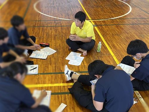 海洋教育の取組みの様子（地域サポーターと協働した課題探求）
