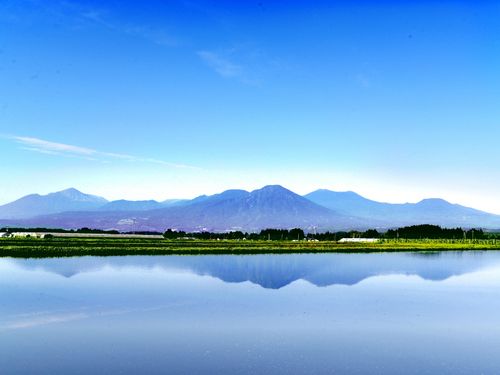 小林市内から見た霧島連山の風景