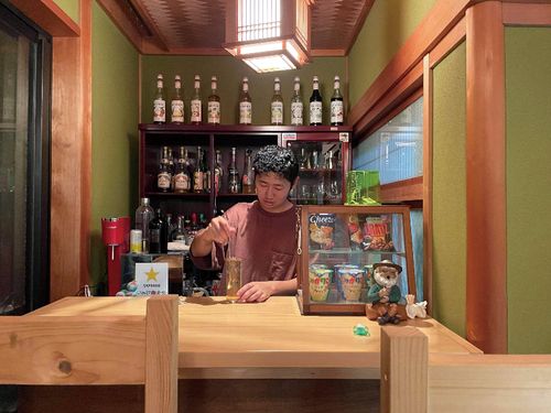 お酒が苦手だけど、人が繋がる場として自宅の”お城”に作ったBAR