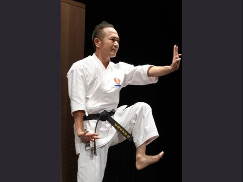 起業型協力隊仲間 花城さん。鍼灸、空手ジム、薬膳カフェを軸とした「リトリート豊岡」を進める。