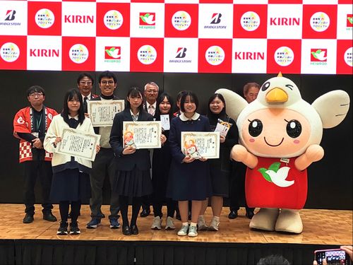 HKBの皆さんと高校生らとともに