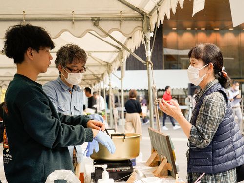 年に一回村で行われる山幸彦まつりで、去年は協力隊でおでんのお店を出しました！コロナの影響で活動の制限もありましたが、今は前と変わらずいろんな人と交流ができて充実しています。