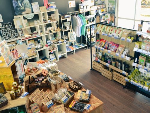 おきのえらぶ島観光協会の店内