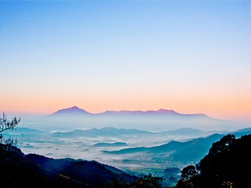 1月頃に見られる小林市（雲海）のようす