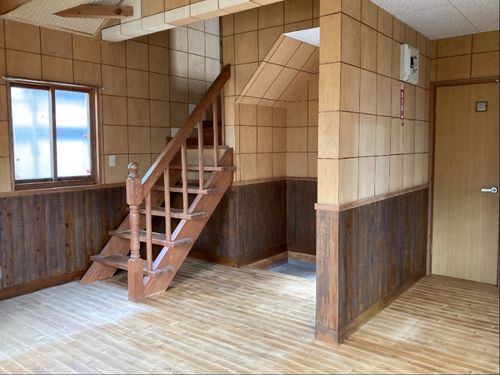 改修したコテージ。ここに入れる家具選びも仕事のうちです