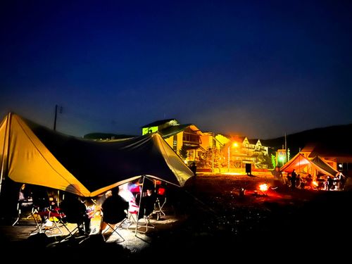 夜の焚火はより深くお互いの価値観に触れられる大切な時間