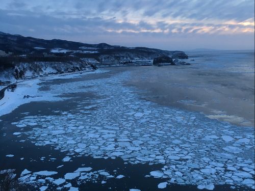 知床のあるウトロに冬にやってくる流氷まで、さまざまな魅力がある