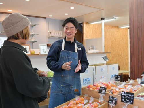 協力隊を卒業してからは地域と農産物をかける青果店「ベジかける」を営む内山さん