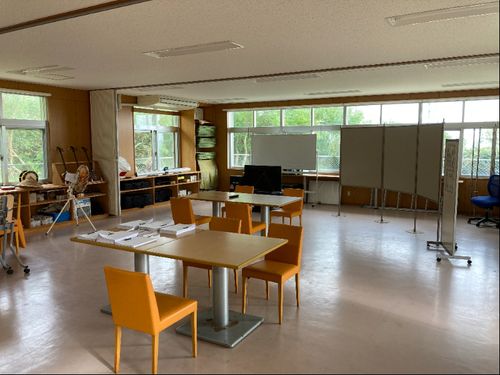 施設内