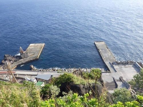 島唯一の港、三宝港