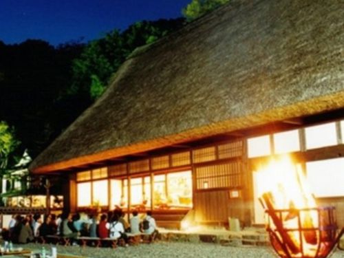 地域内の茅葺古民家「土居家」