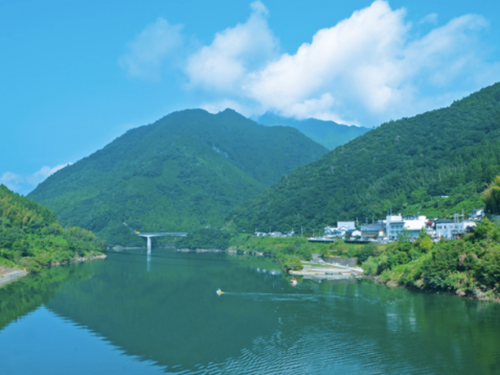 人口400人の大川村では、山岳観光や企業研修のプロジェクトリーダーを募集！