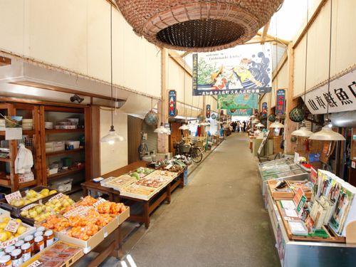 商店街の内観