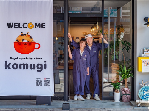ベーグル専門店「komugi」オーナー　戸草内　陽介さん・知代さん（Photo by 武　耕平）