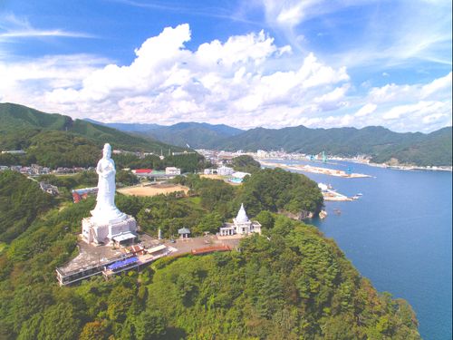 三陸の誇るリアス式海岸をもつ尾崎・箱崎半島（写真は釜石市の釜石湾）