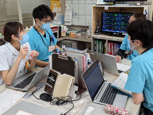 医療現場で働く皆さん。コミュニケーションは大切です！