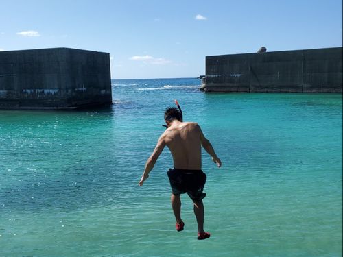 休みの日には透き通る海へ！