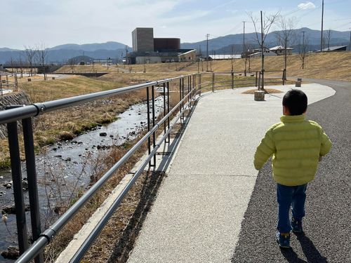 お散歩コースの定番！川原川
