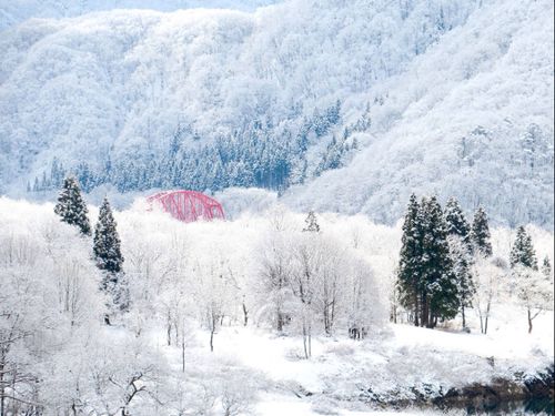 雪景色が一番綺麗だという声があるほど息をのむ景色　写真：瀬川強