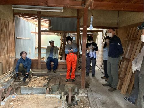 舞台となる関宿の旧荘司家をみんなで修繕