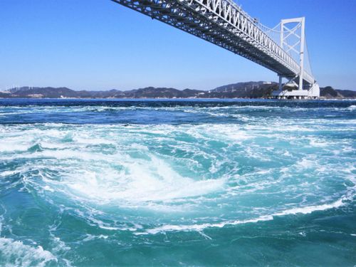 世界最大級の大きさを誇る鳴門の渦潮
