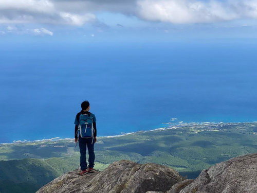 海と山の絶景に囲まれて暮らす