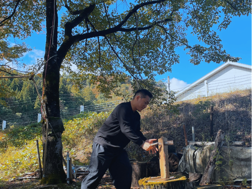 薪割りにチャレンジ