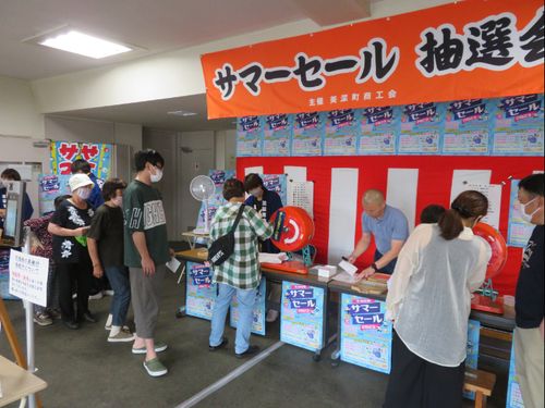 抽選会はいつも大盛況