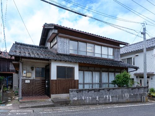 湯梨浜町大字園　8DK　土地・建物　150万円