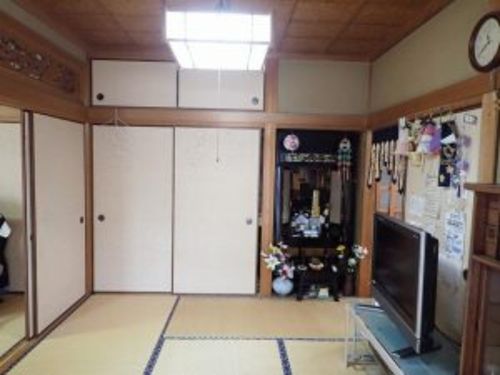 和室。畳、ふすまなどの状態が良い。天井も上質な素材が使われているそう。