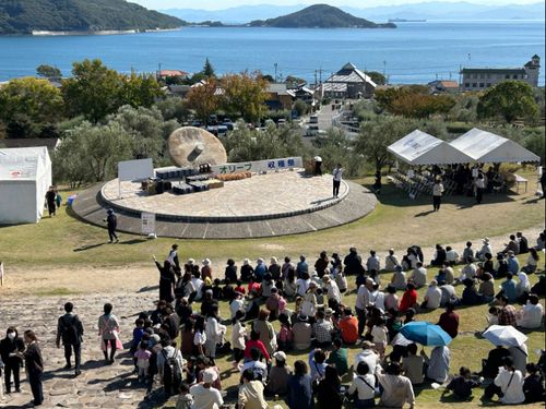 オリーブ公園で開催されるオリーブ大収穫祭