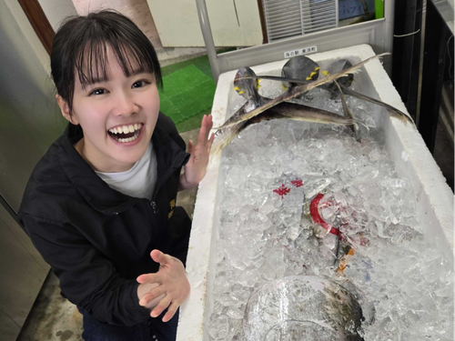マグロを仕入れる様子！海の駅で提供している商品をふるさと納税でも出品できるかチャレンジしています！