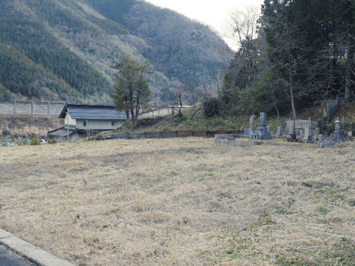広々とした農地付き！お墓は契約成立後移設されるそうです。
