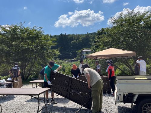 お祭り準備には多くの人手が必要です。