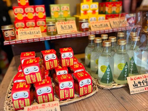 地域で資源を活かした特産品の商品開発や販売に携わるチャンスも。