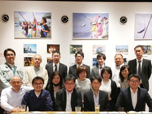 意見交換会後など、メンバーで懇親会を開催することも。