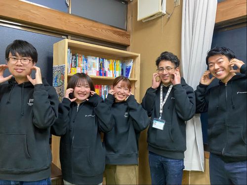 スタッフは多様なバックグラウンドを持った方々ばかり！教育に初めて関わる人もサポートしますのでご安心ください！