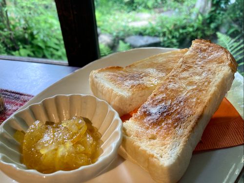 甘さ控えめのマルマレットを、おいしいパンにつけて召し上がれ！