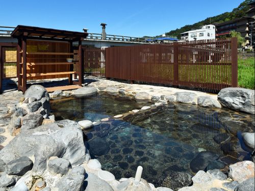 三朝温泉のシンボル河原風呂(無料)